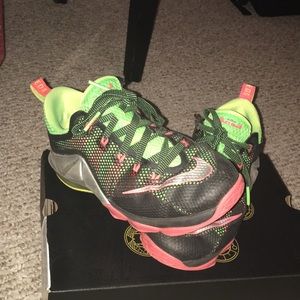 Grade school size 5.5 Nike lebrons